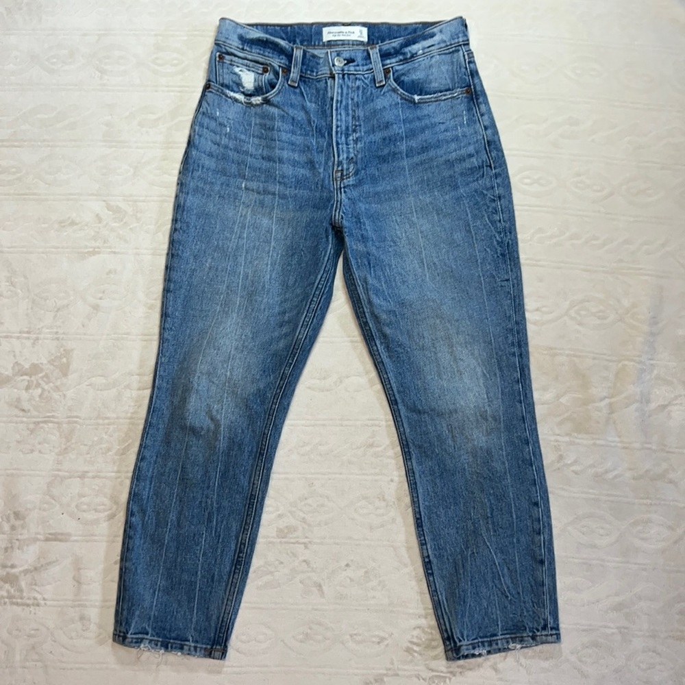 Abercrombie and Fitch mom jean
